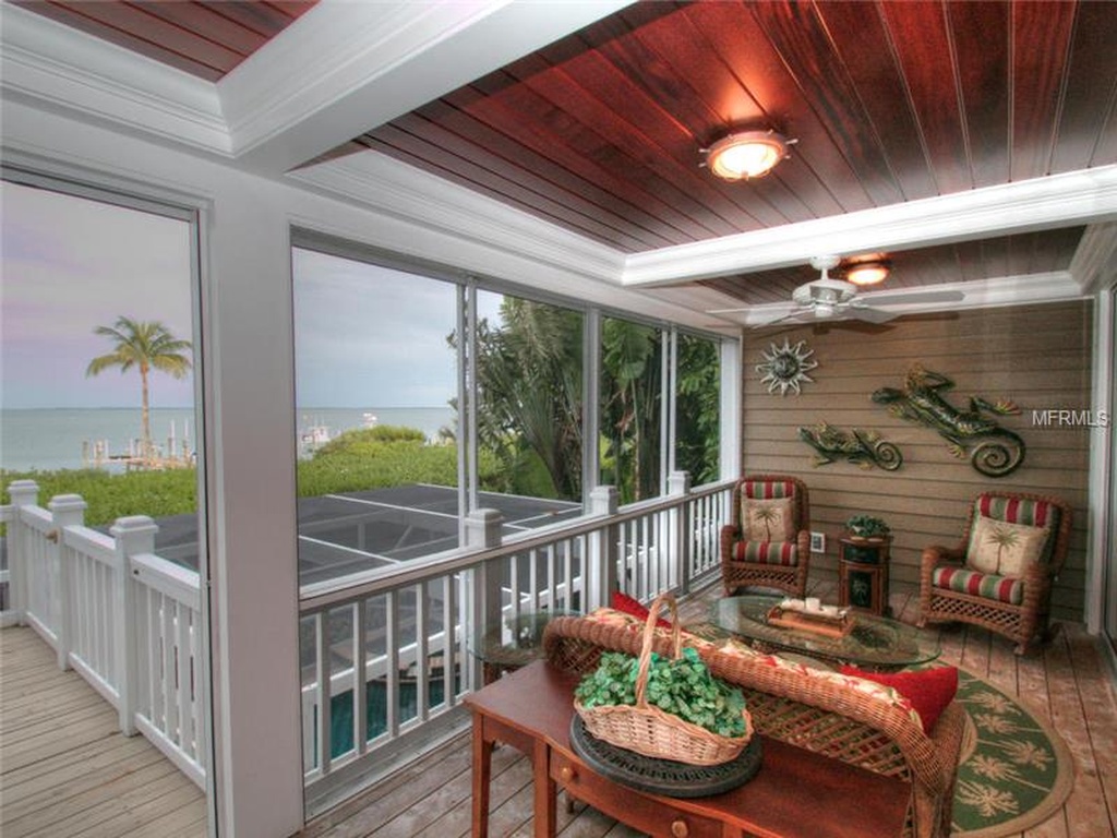 573 Buttonwood Bay Dr