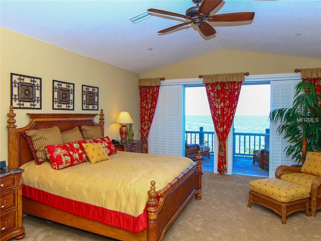 573 Buttonwood Bay Dr