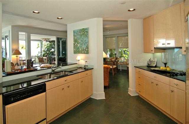 581 BUTTONWOOD BAY DR