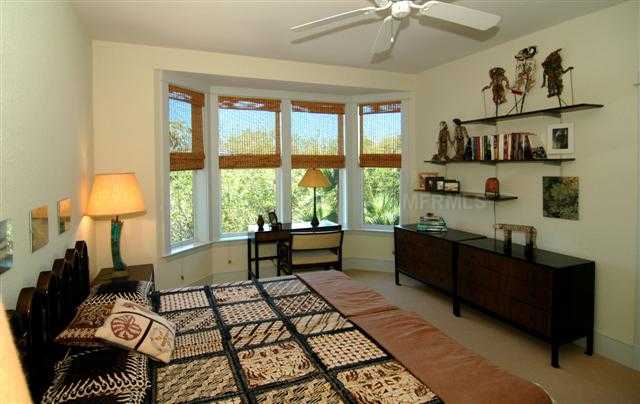 581 BUTTONWOOD BAY DR