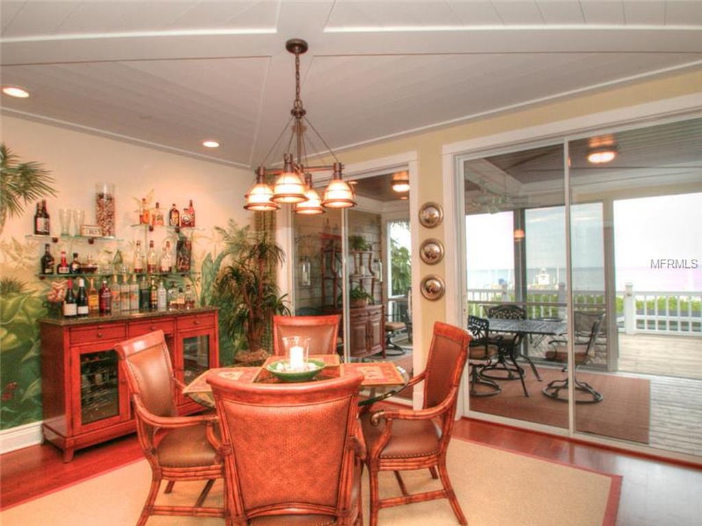 573 Buttonwood Bay Dr