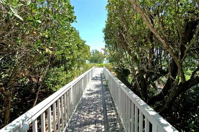 581 BUTTONWOOD BAY DR