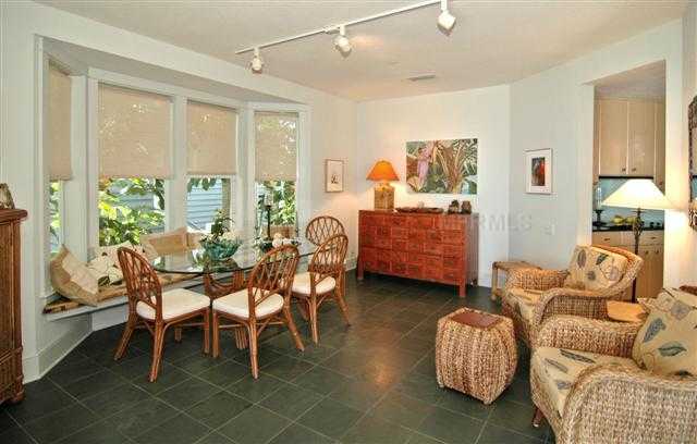 581 BUTTONWOOD BAY DR