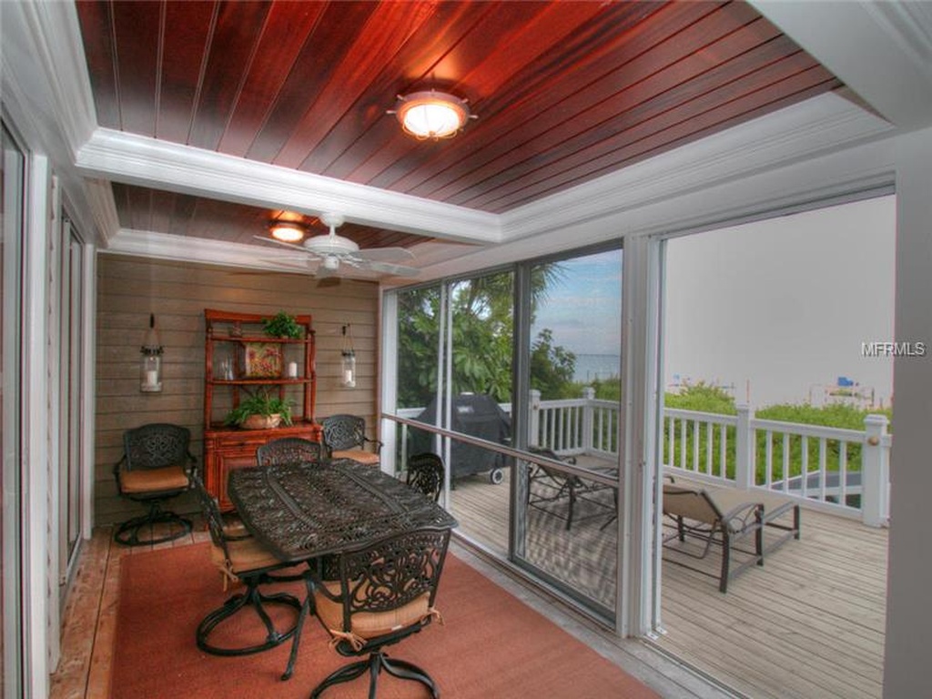 573 Buttonwood Bay Dr