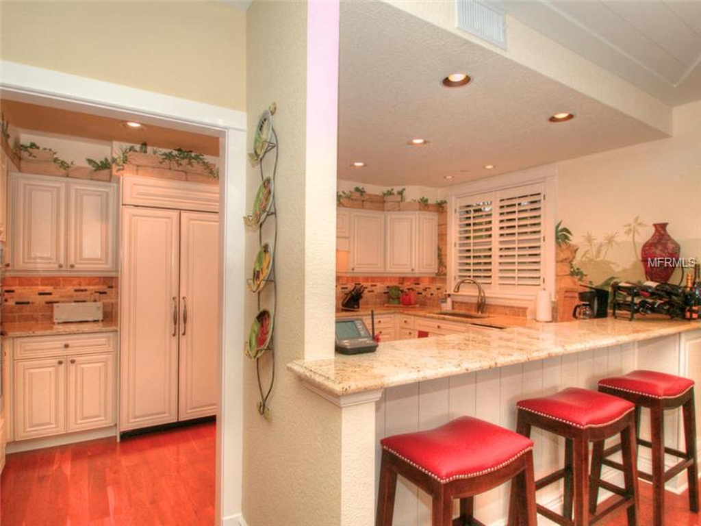 573 Buttonwood Bay Dr
