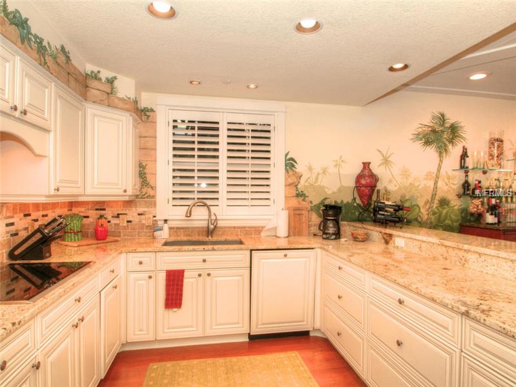 573 Buttonwood Bay Dr