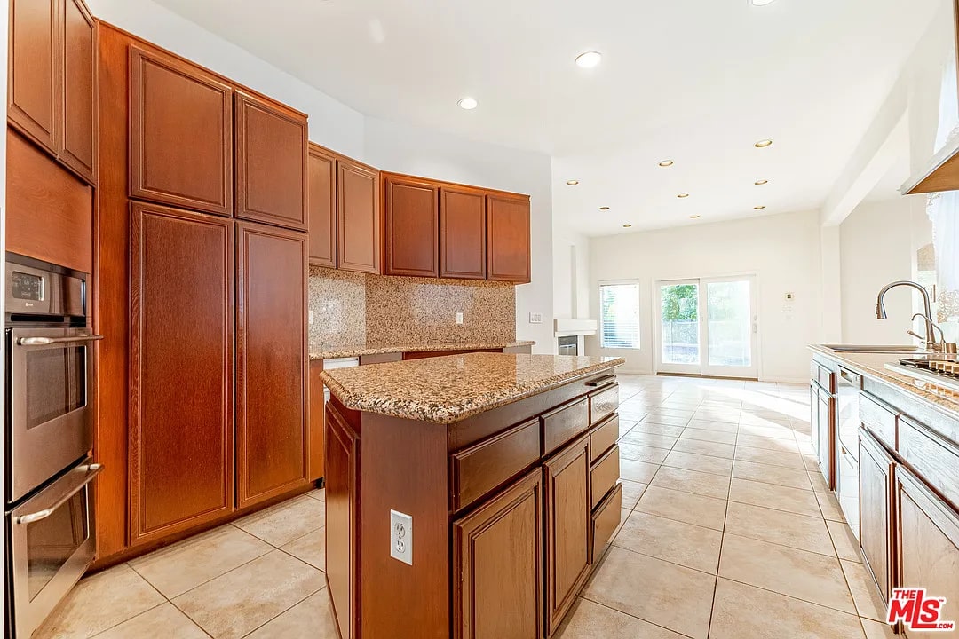 22405 Pinewood Ct