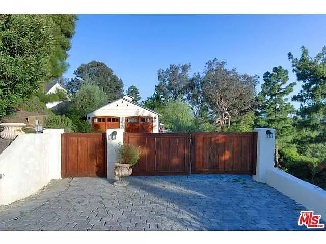 Lago Vista Drive