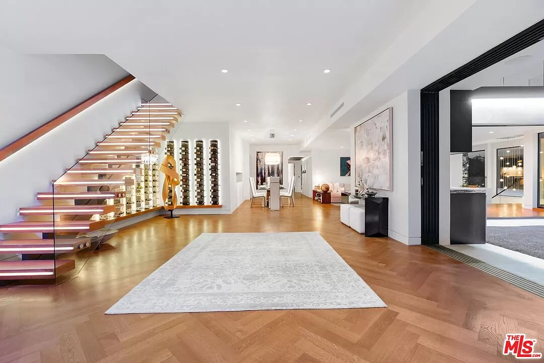 1420  Laurel Way