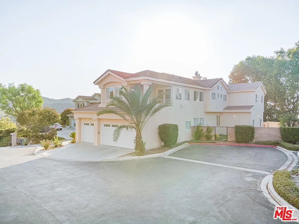 22405 Pinewood Ct