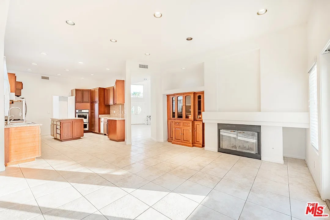 22405 Pinewood Ct