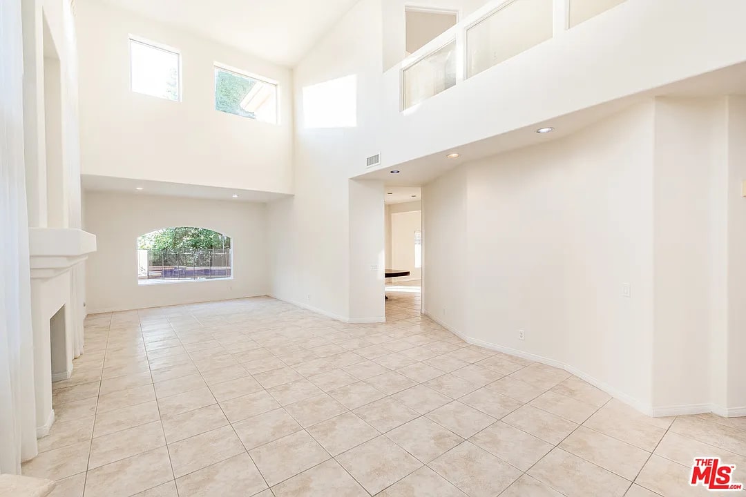 22405 Pinewood Ct
