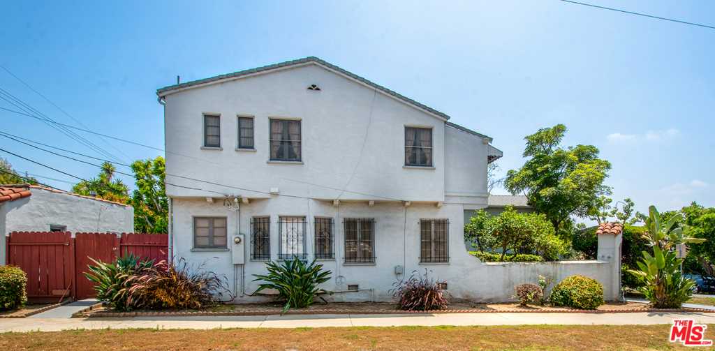 1300 CARMONA Avenue