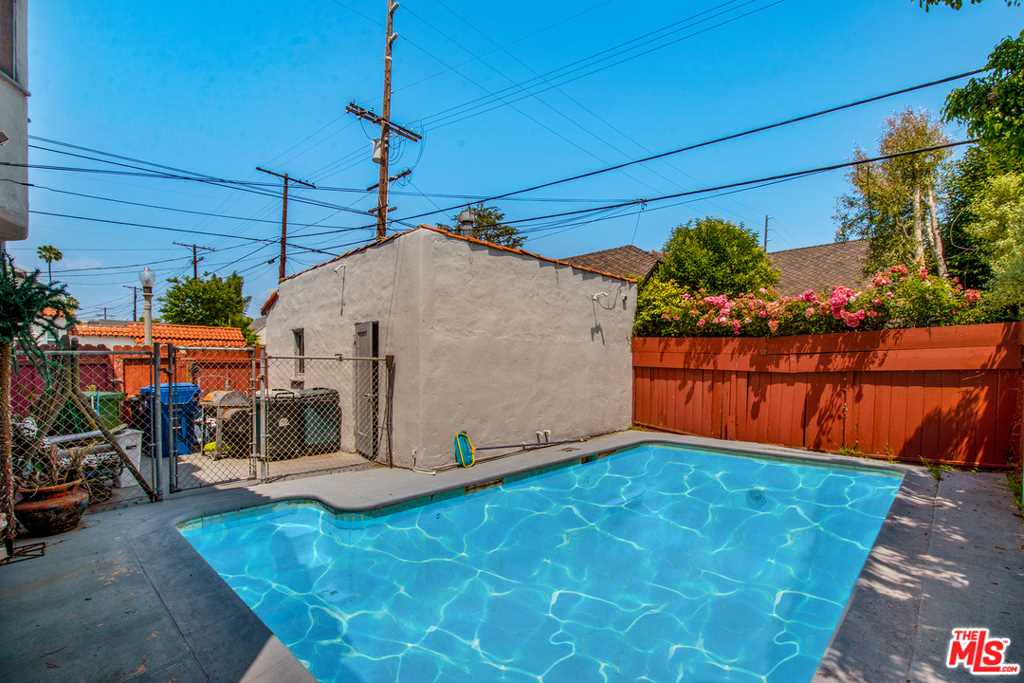 1300 CARMONA Avenue