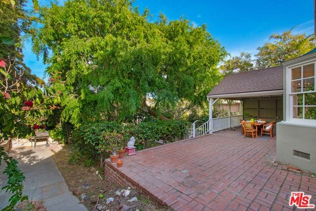 5630 VALLEY GLEN Way