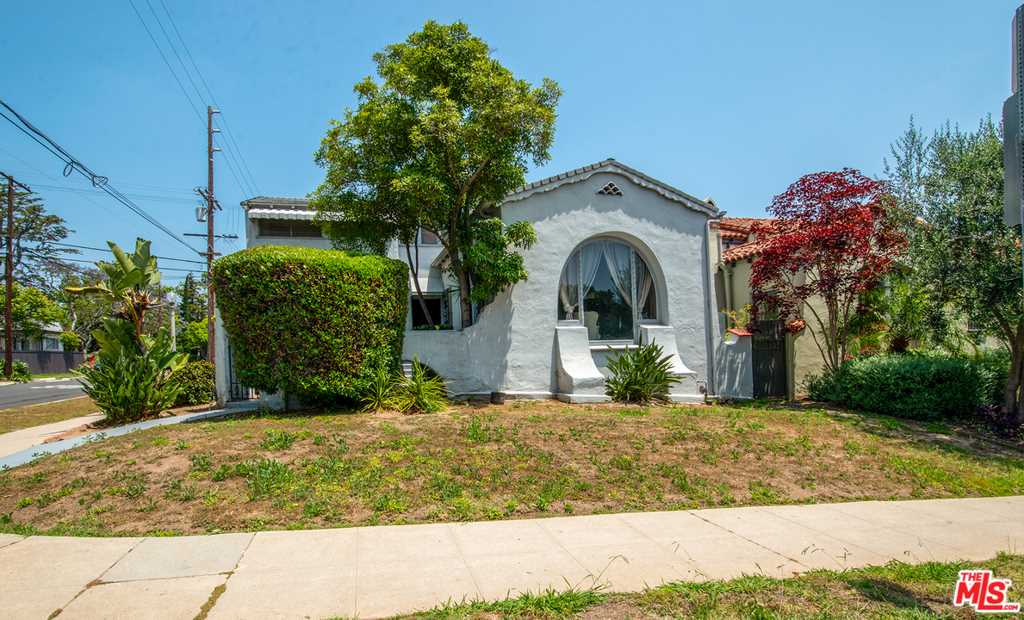 1300 CARMONA Avenue