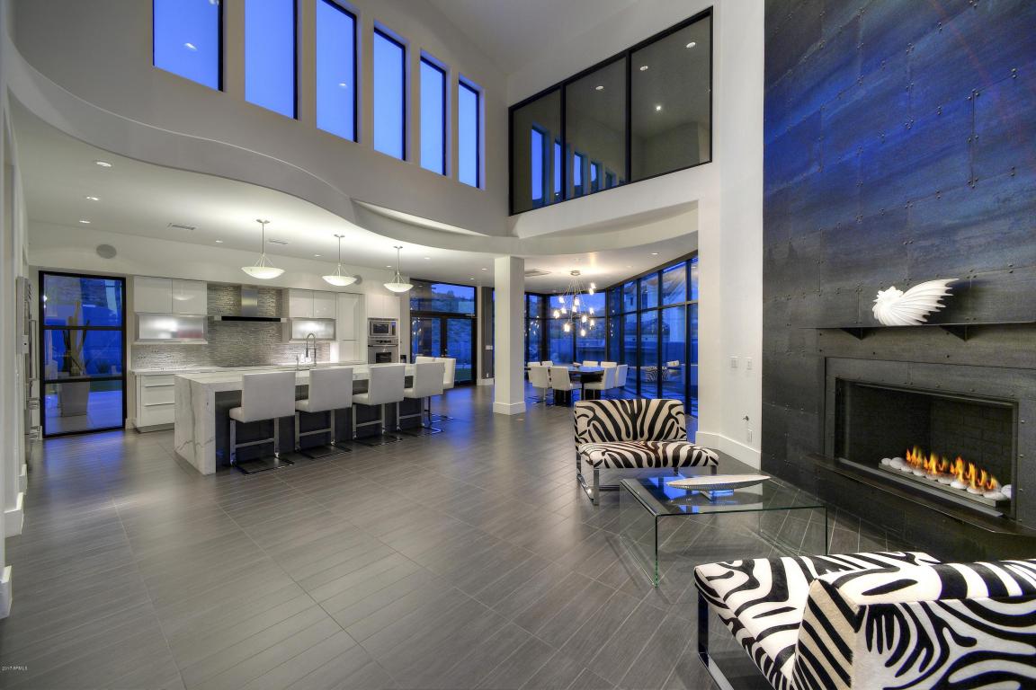 8611  N 17th Place