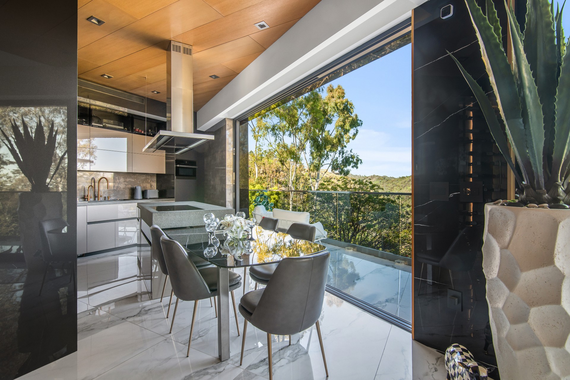 976  Bel Air Road