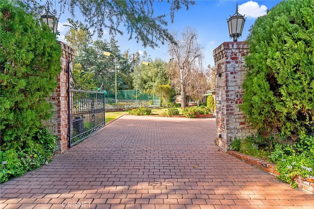 4810 Louise Ave.