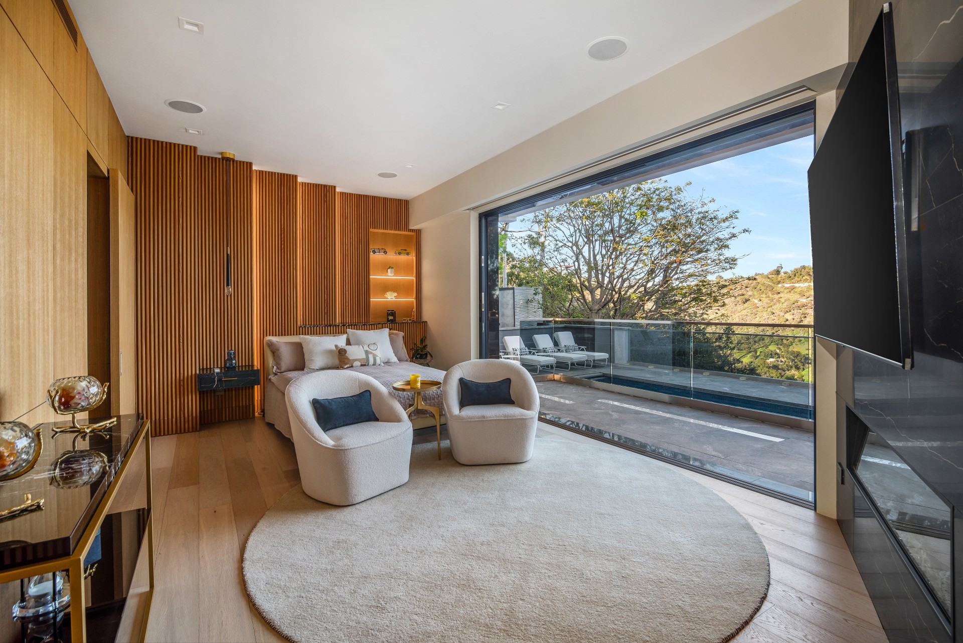 976  Bel Air Road