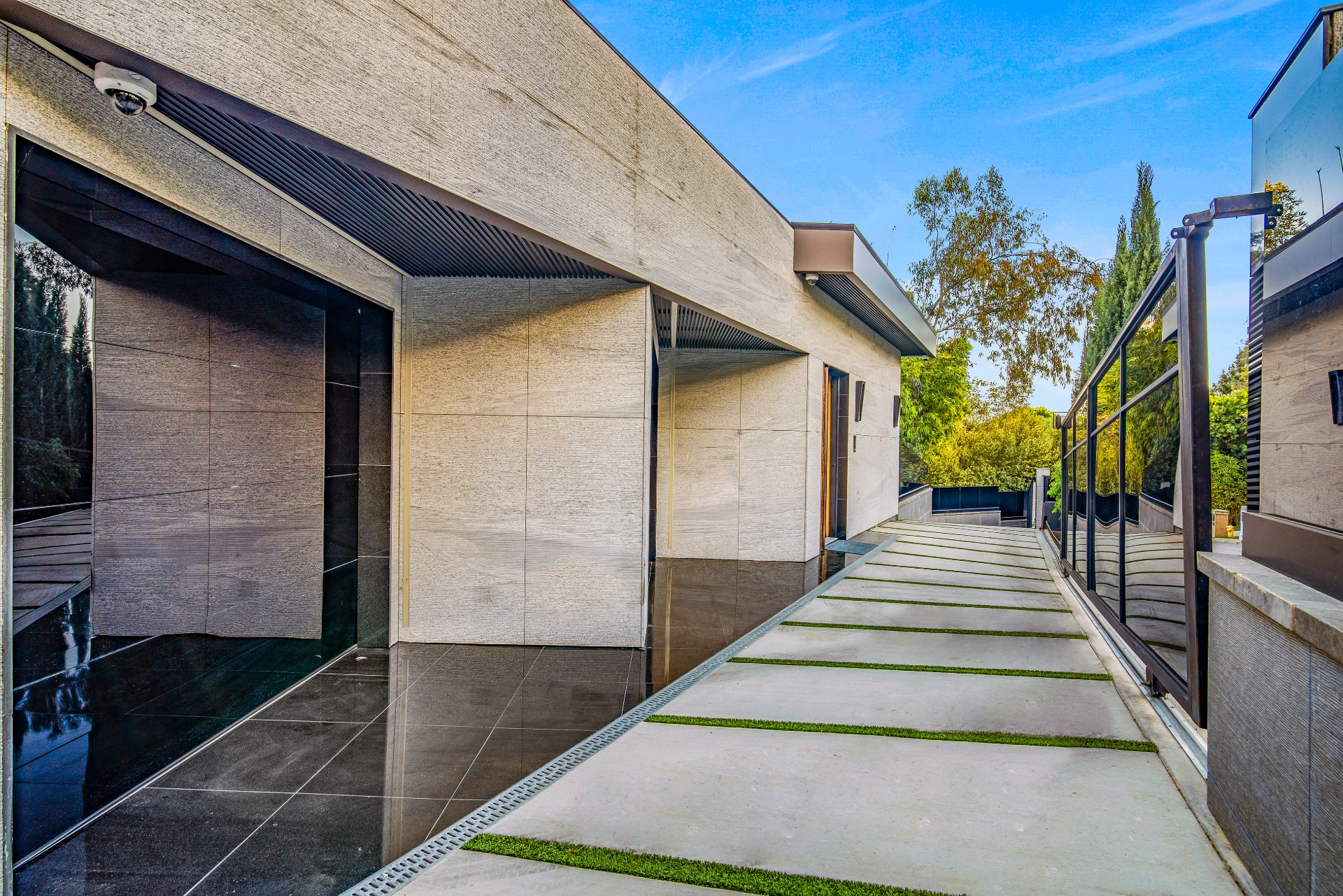976  Bel Air Road