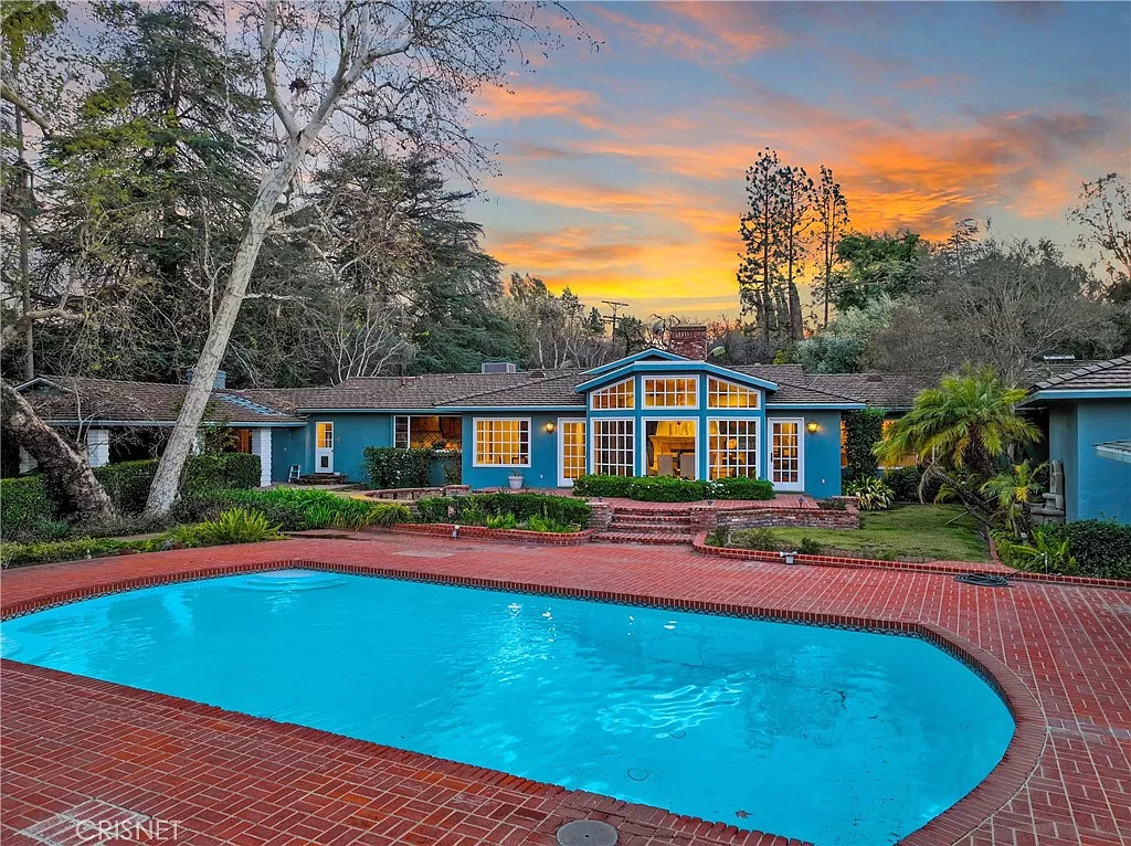 4810 Louise Ave.