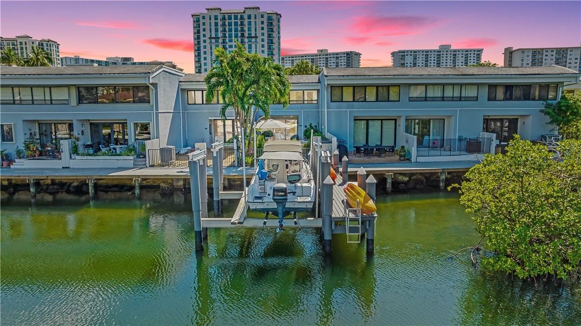 311 Poinciana Dr #801