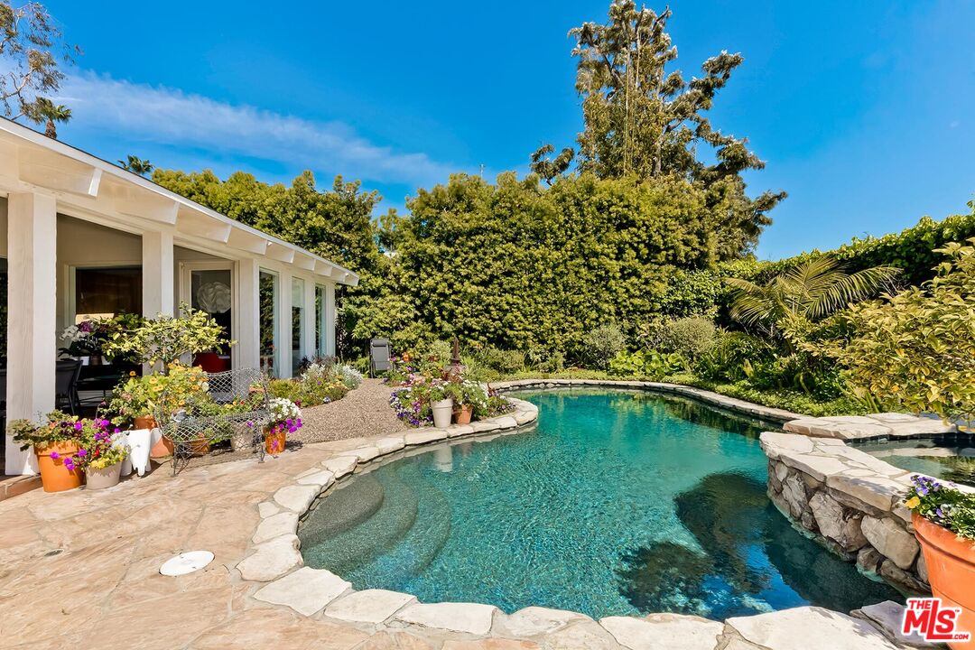 335 Amalfi Drive