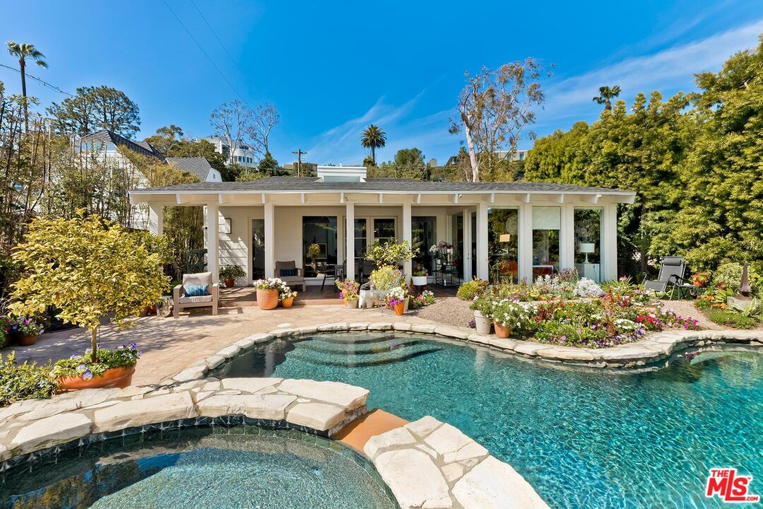 335 Amalfi Drive