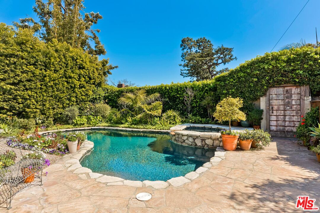 335 Amalfi Drive