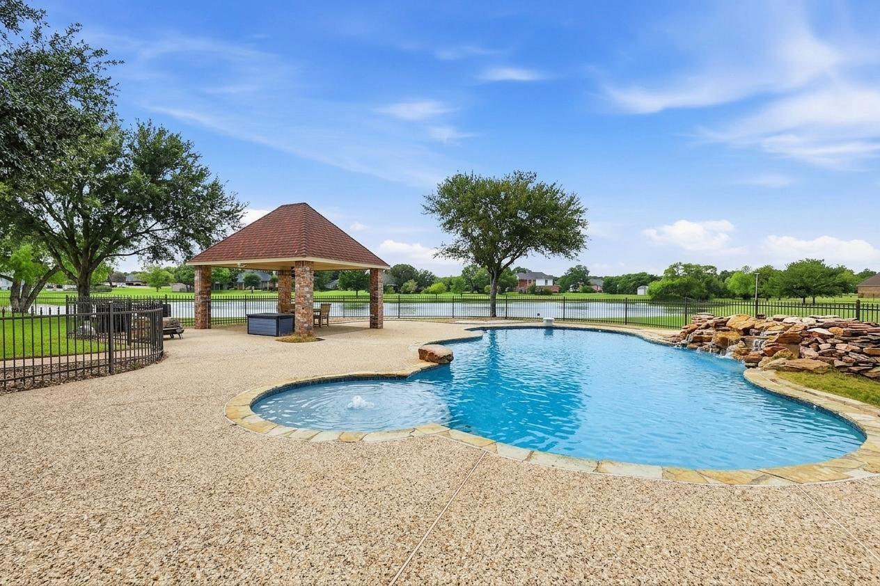 220 Meadow Lake Court