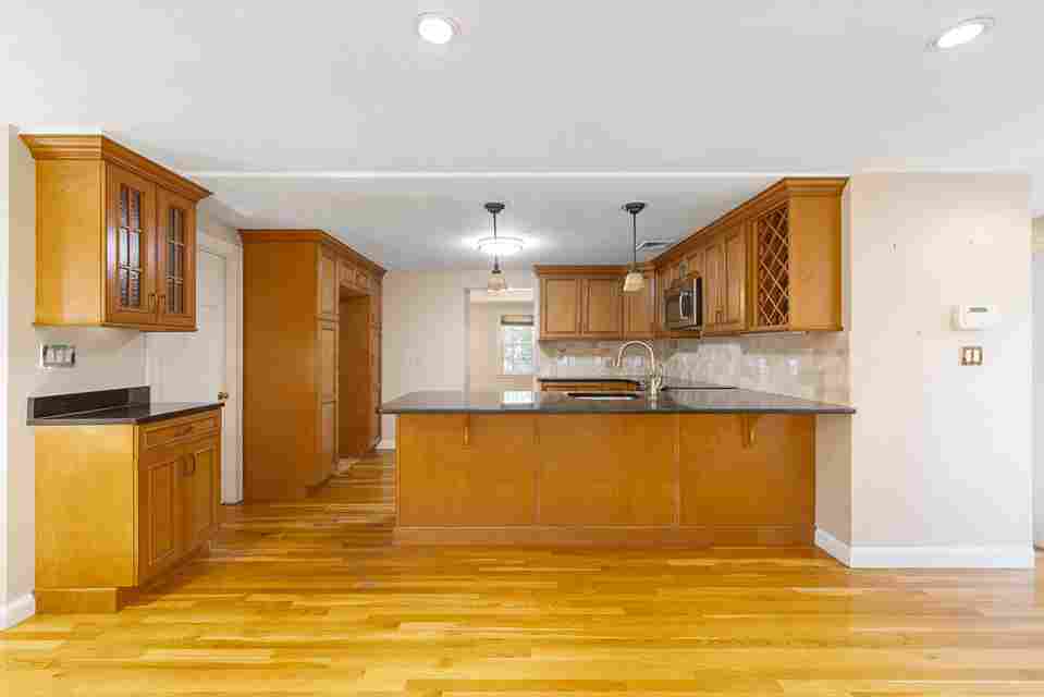 48 Taylor St