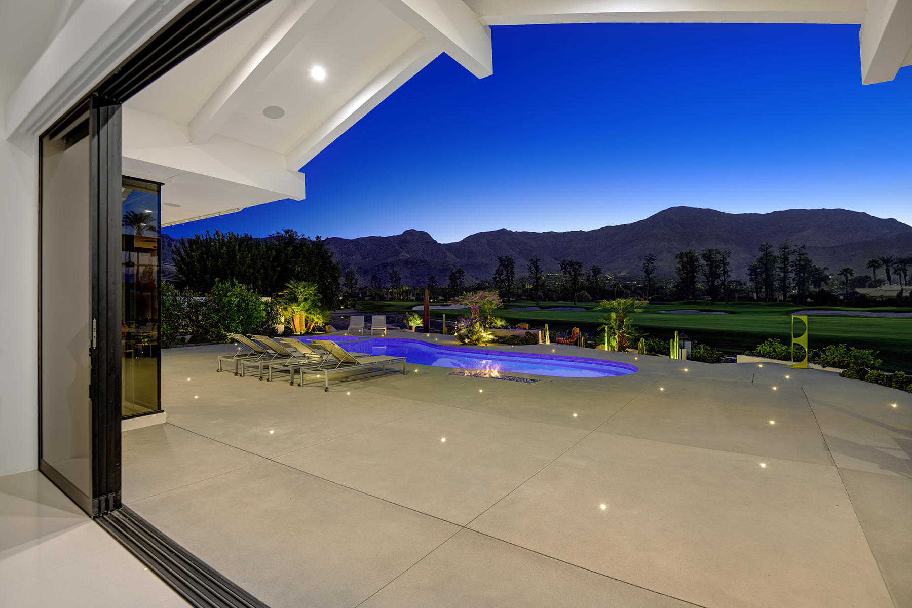 4 Deerfield Ct