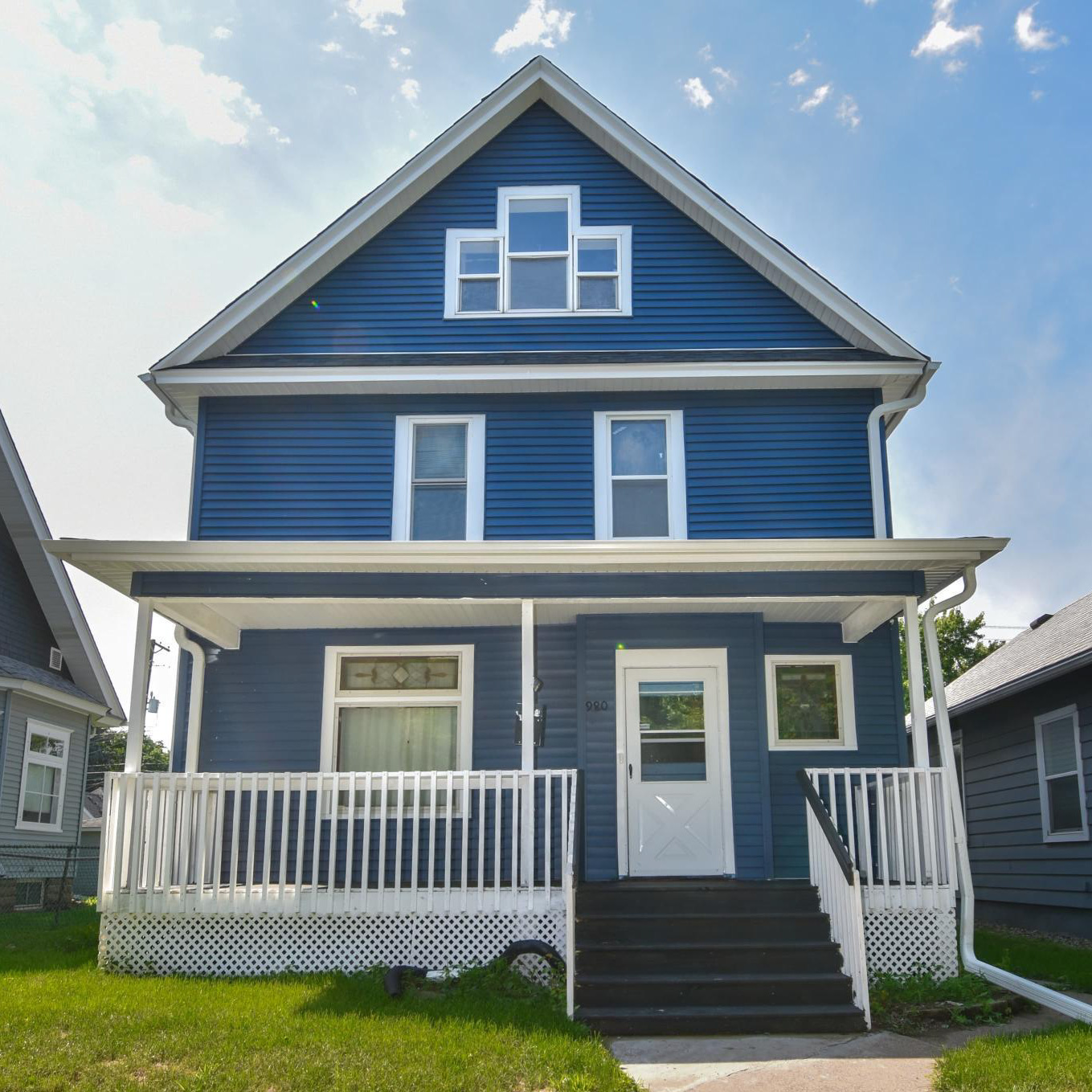 Well-maintained 4-bedroom, 2-bath home in the heart of St. Paul with several recent updates. Enjoy peace of mind with a new roof, siding, carpet, flooring, concrete driveway, A/C, and furnace. The home offers a 2-car garage plus additional driveway parking. Conveniently located near parks, schools, restaurants, and with quick access to I-94. A solid home with great potential in a desirable location!
Buyers and agents to verify all measurements.
