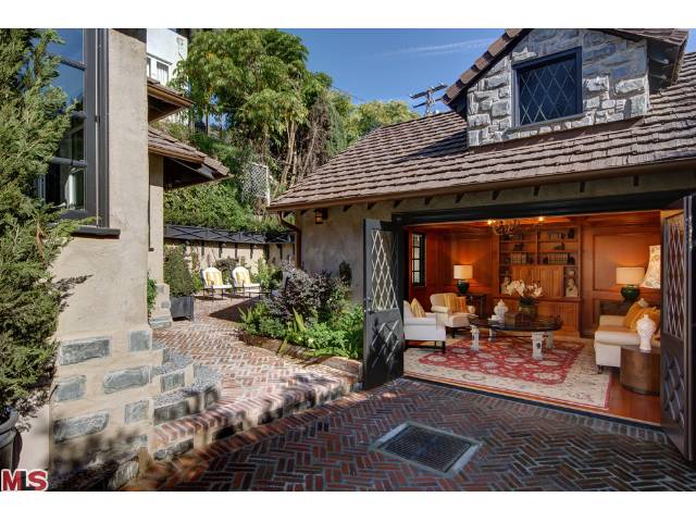 870 Doheny