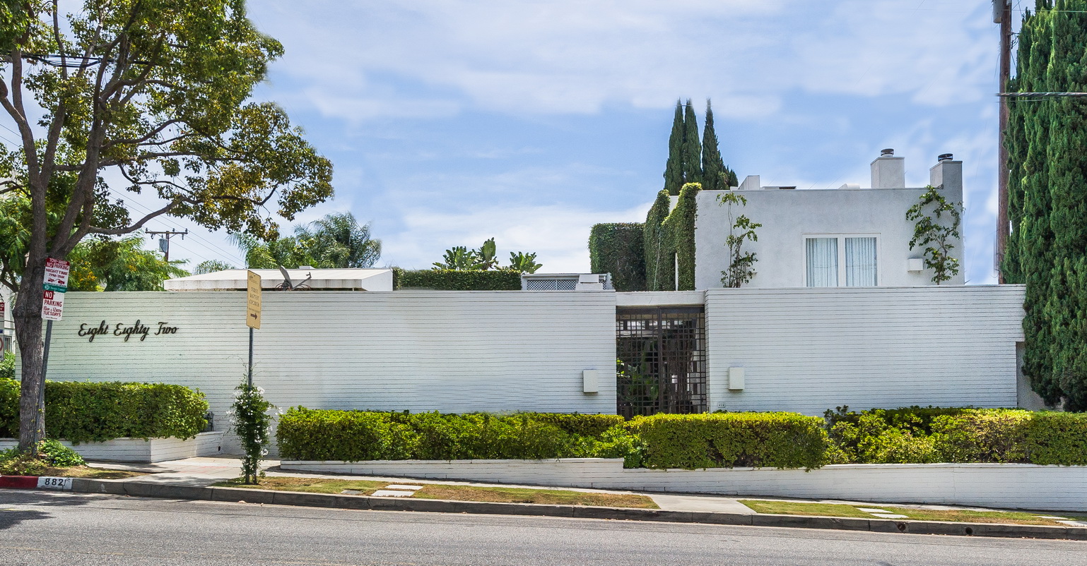 882 Doheny Dr.