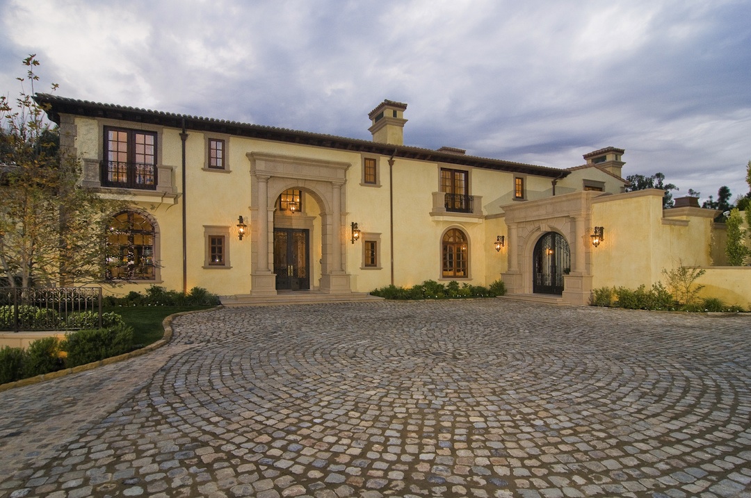 1141 Summit Drive