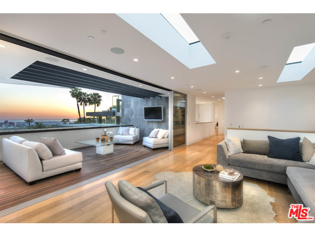 1734 N. Doheny