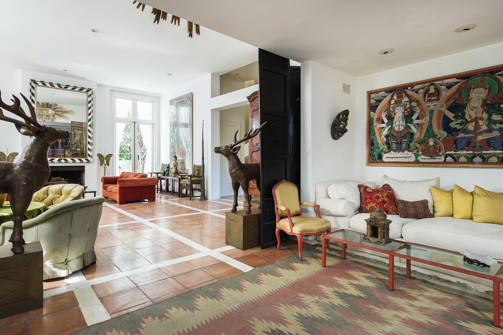 882 Doheny Dr.