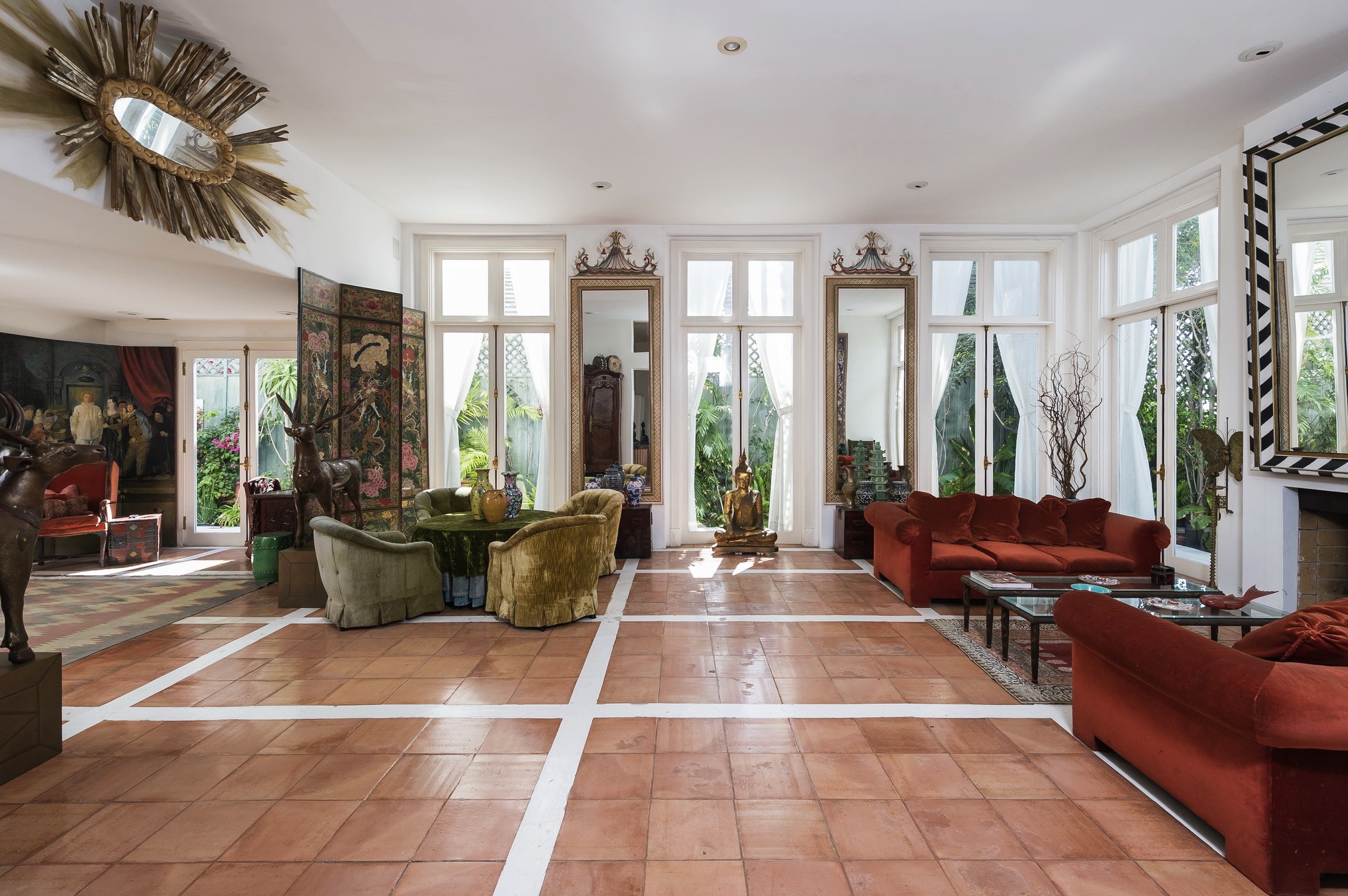882 Doheny Dr.