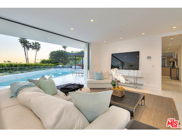1734 N. Doheny
