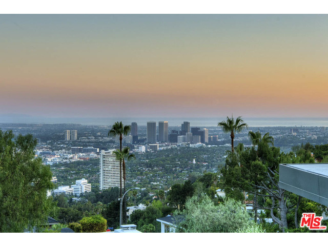 1734 N. Doheny