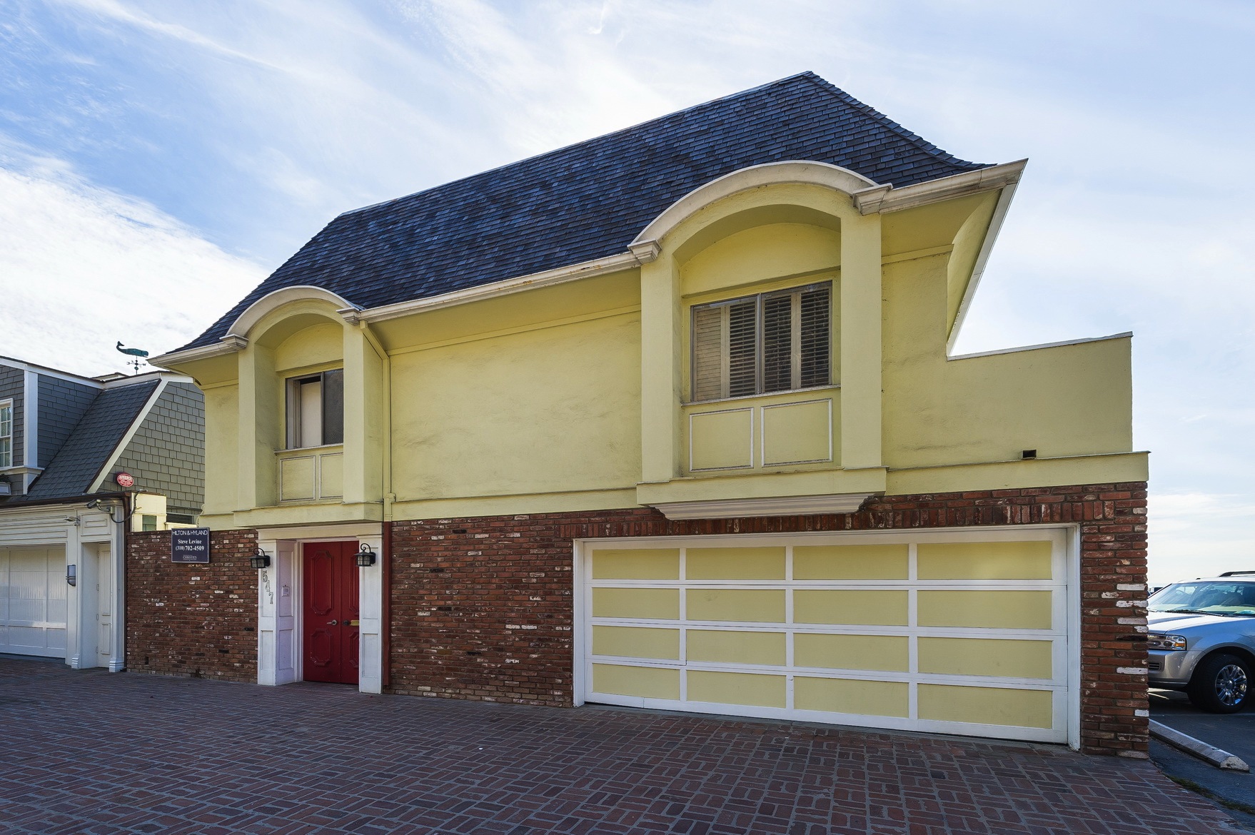 547 Palisades Beach Rd.
