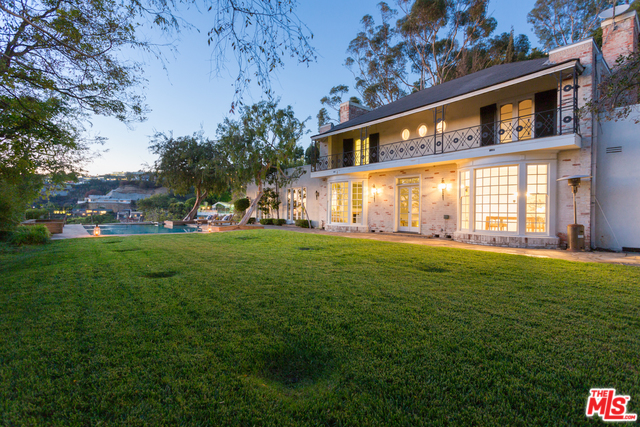 8555 Hedges