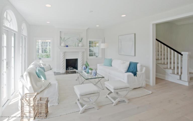 231 Seaspray Ave