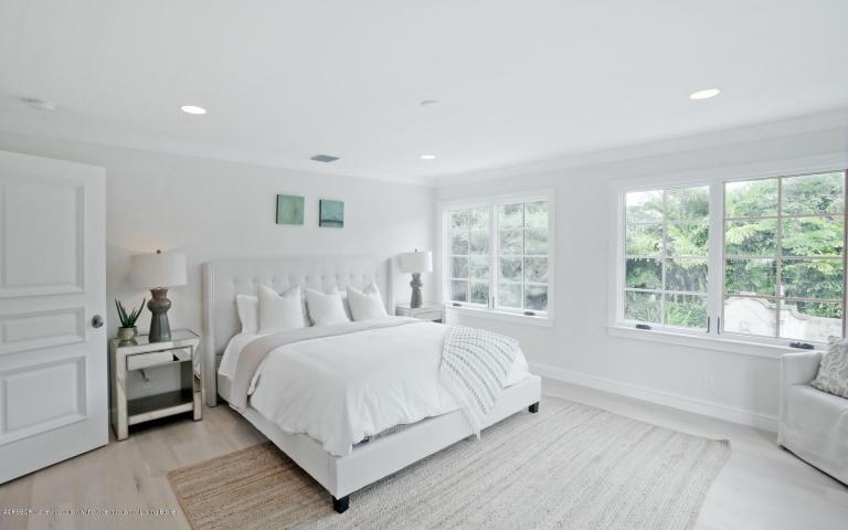 231 Seaspray Ave