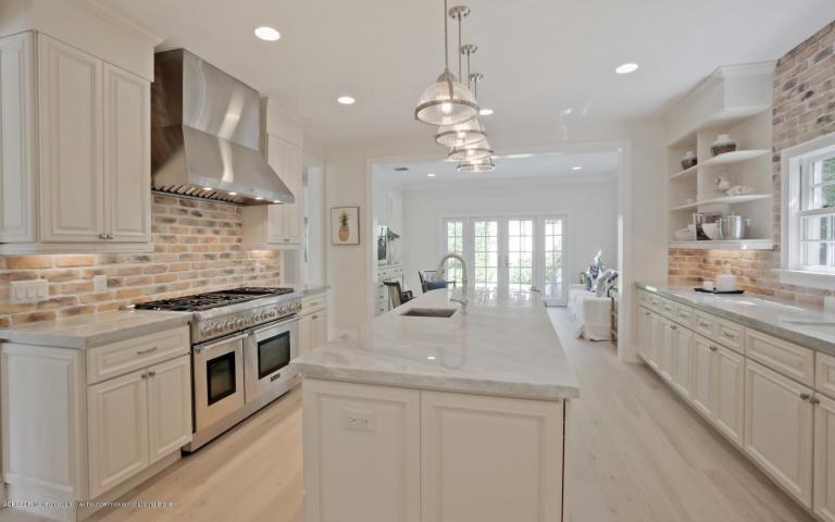 231 Seaspray Ave