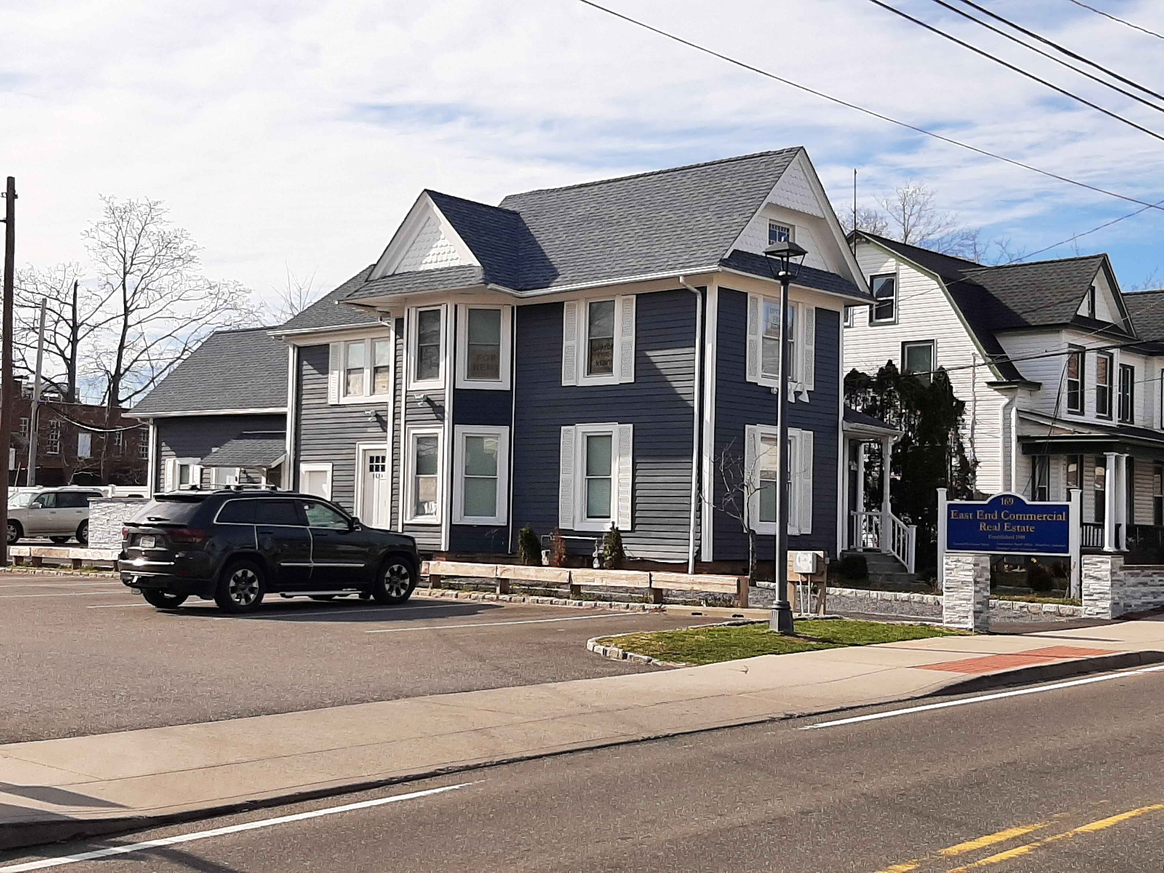 169 Roanoke Ave