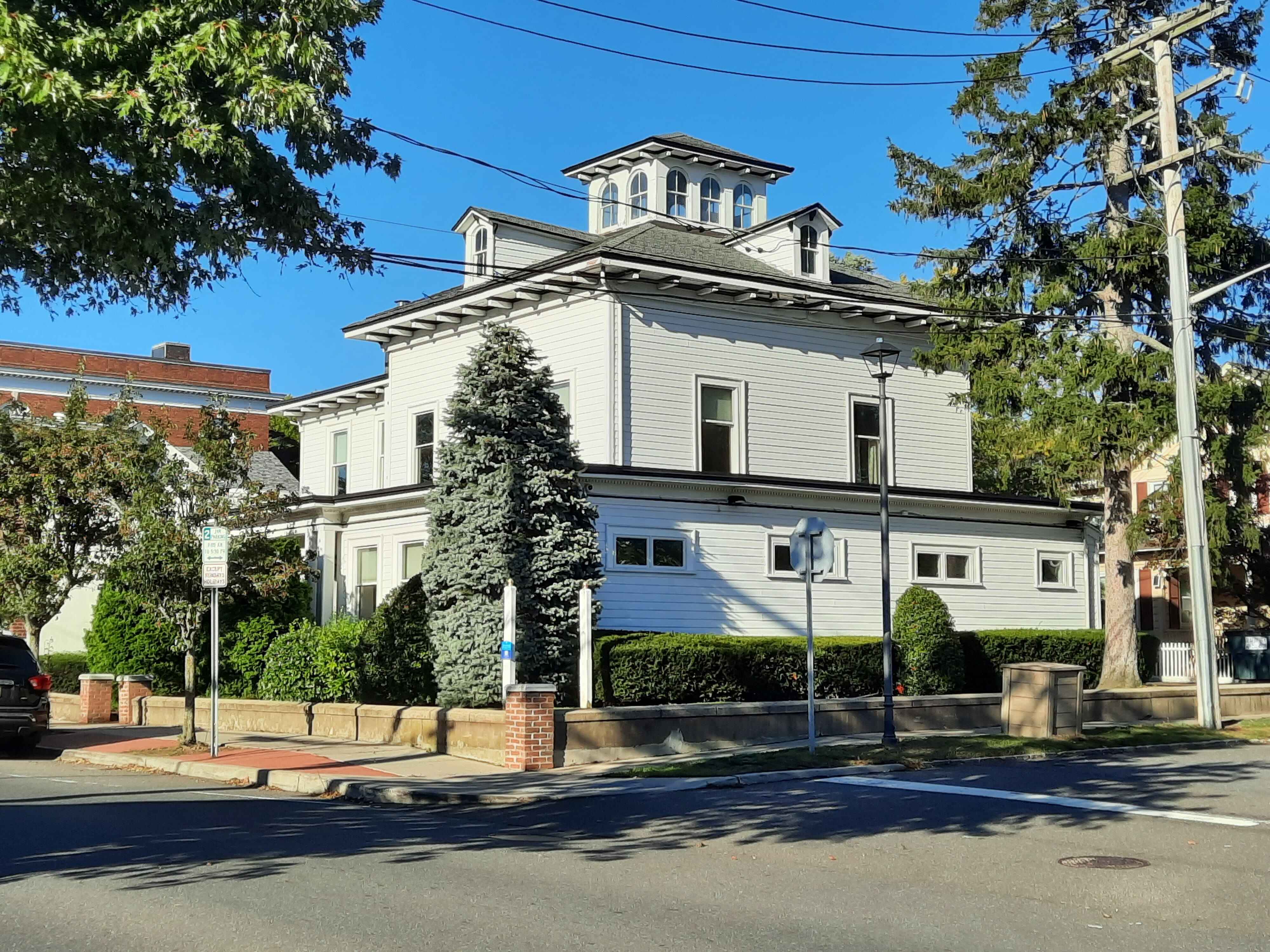 206 Roanoke Ave