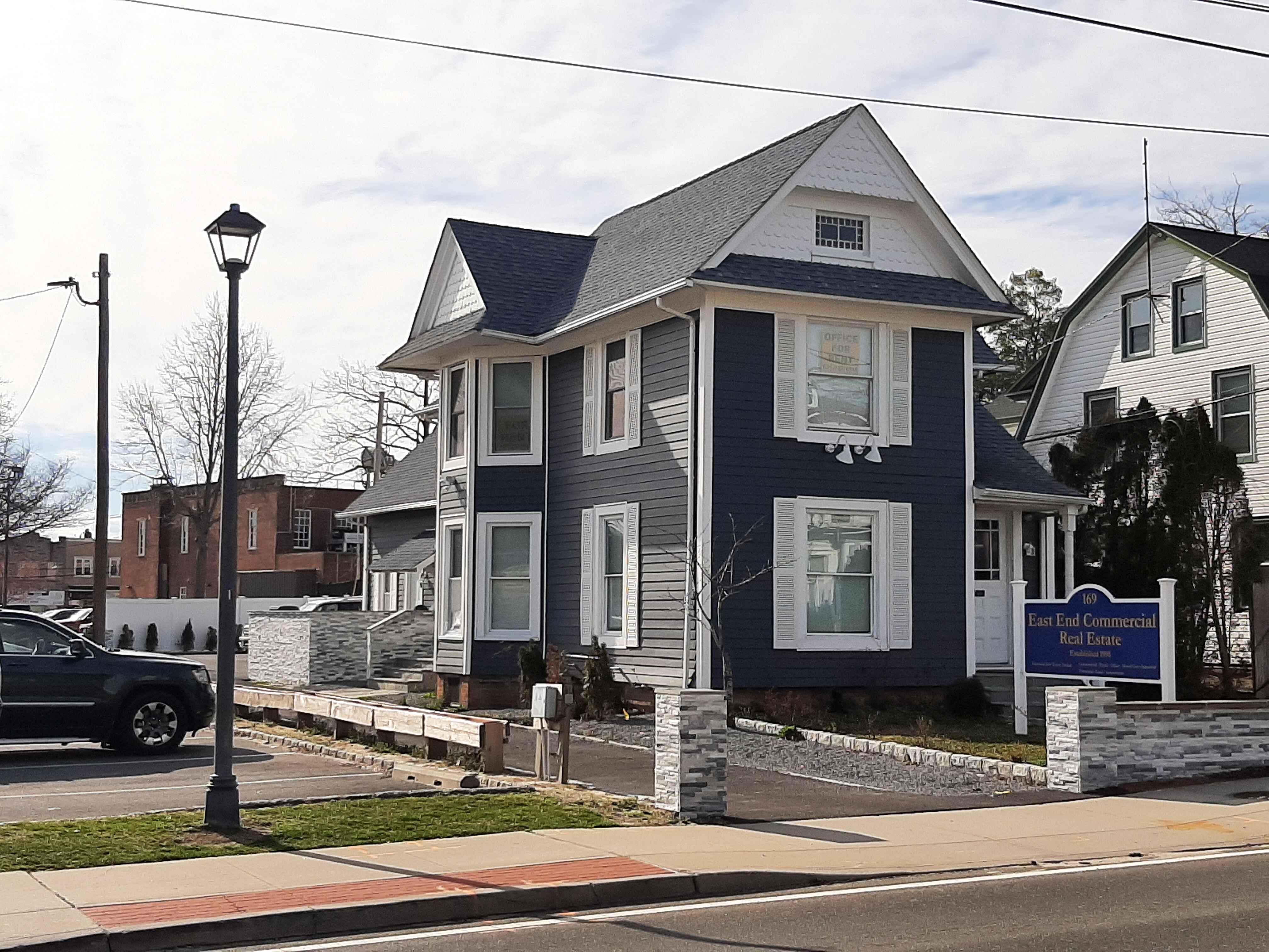 169 Roanoke Ave
